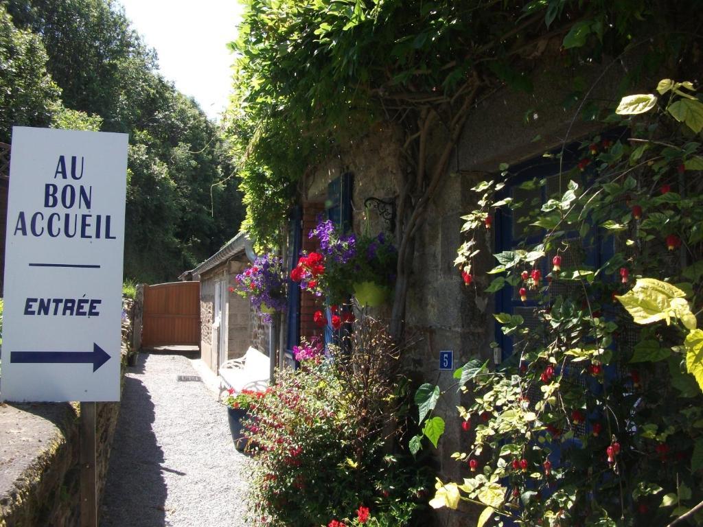 Au Bon Accueil Bed & Breakfast Saint-Marcan Ngoại thất bức ảnh
